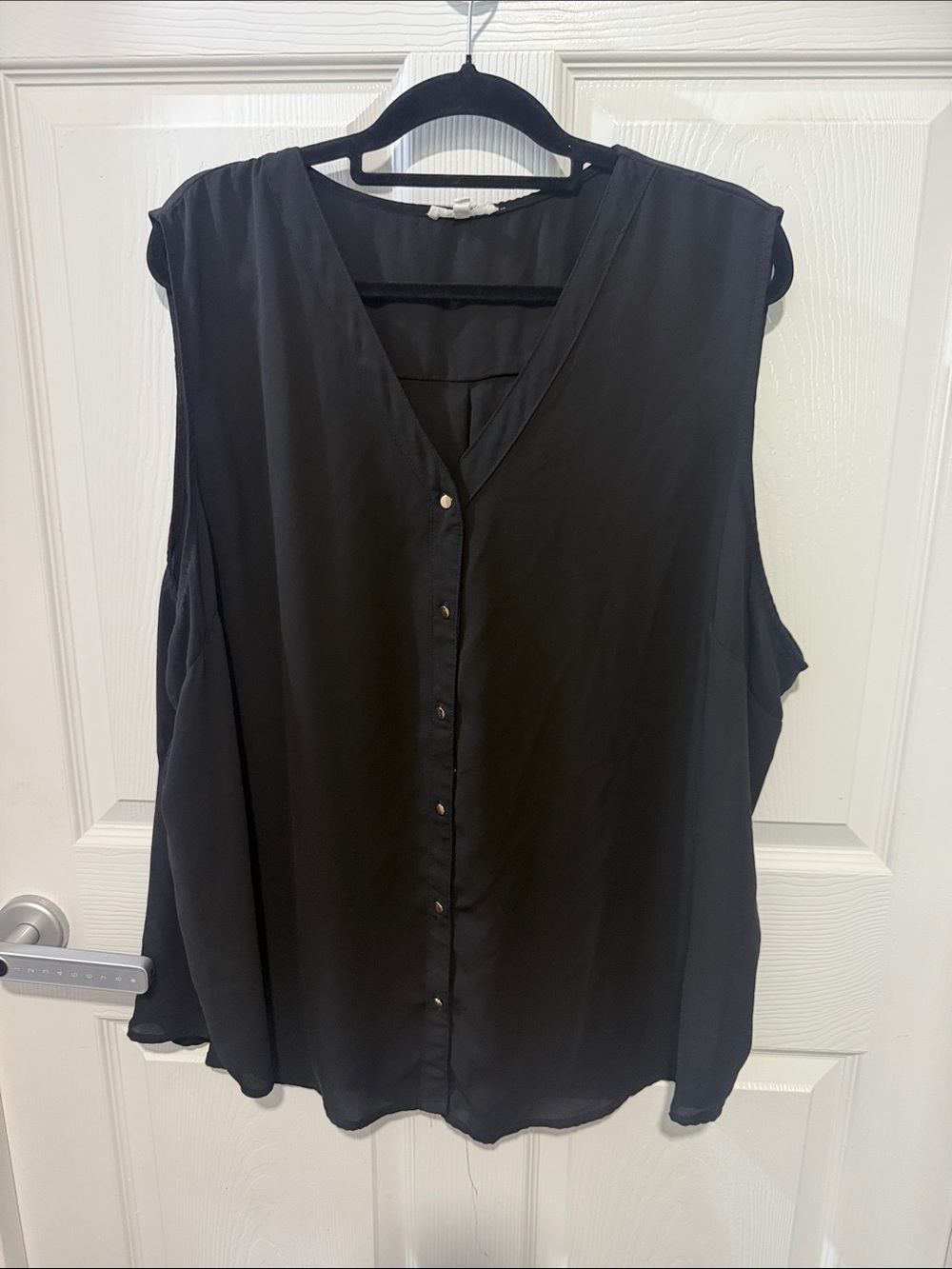 Maurices Black Sleeveless V-Neck Button-Front Blouse